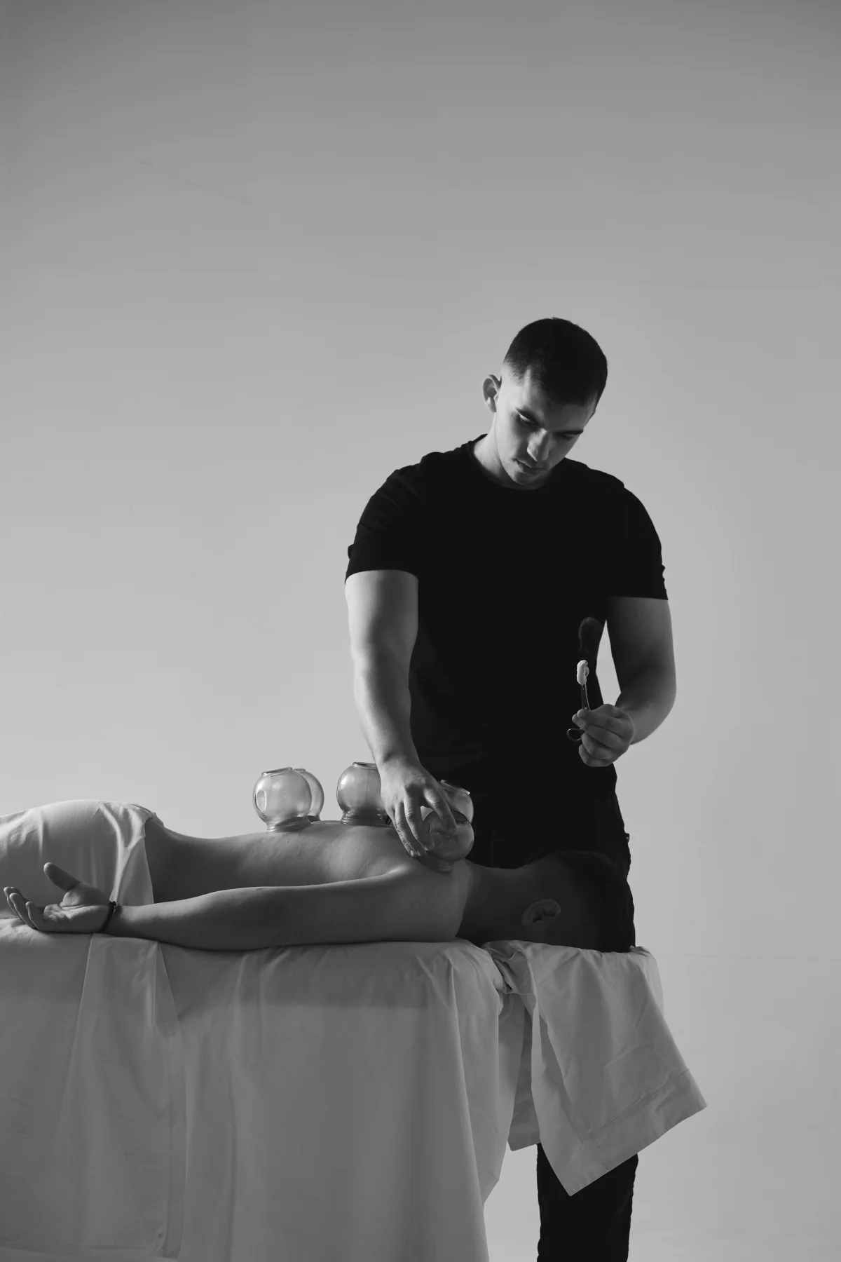 Μασάζ με βεντούζες κατ’ οίκον στην Αθήνα — cupping therapy σε συνδυασμό με μάλαξη